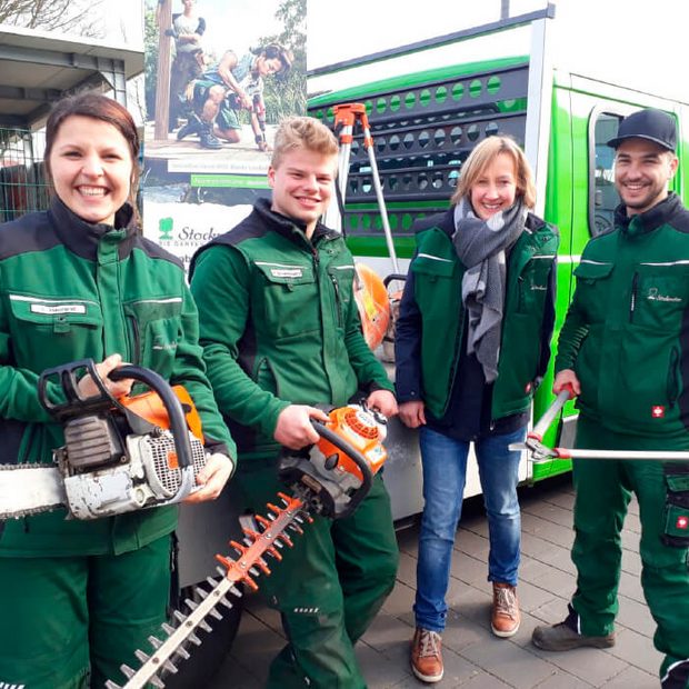 job-nimm-deine-zukunft-in-die_hand-gruppe