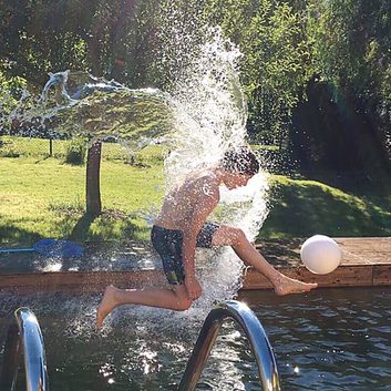 p4n-leben-outdoor-springen-fussball